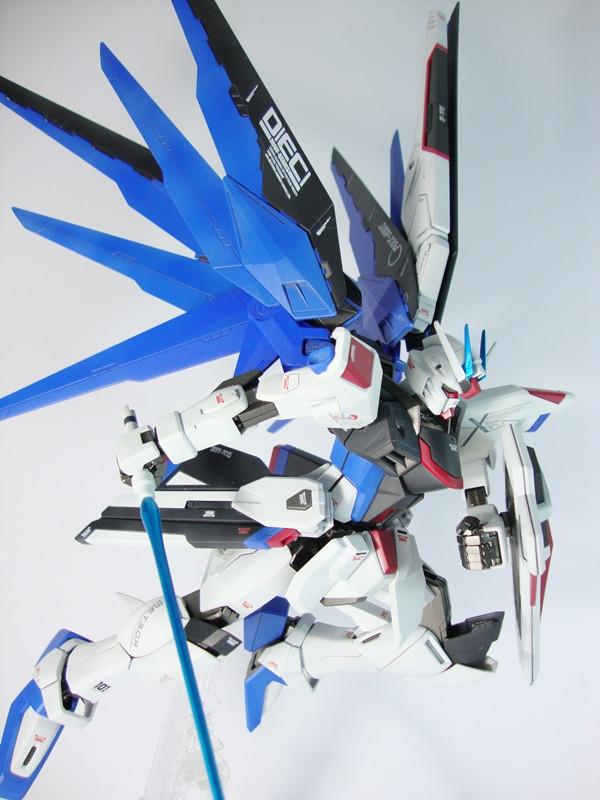 BANDAI Gundam ZGMF-X10A Freedom Gundam MG 1/100 Scale - Image 3